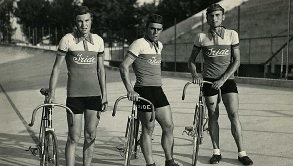 Iride track racing at the velodrome team circa 1940 foto